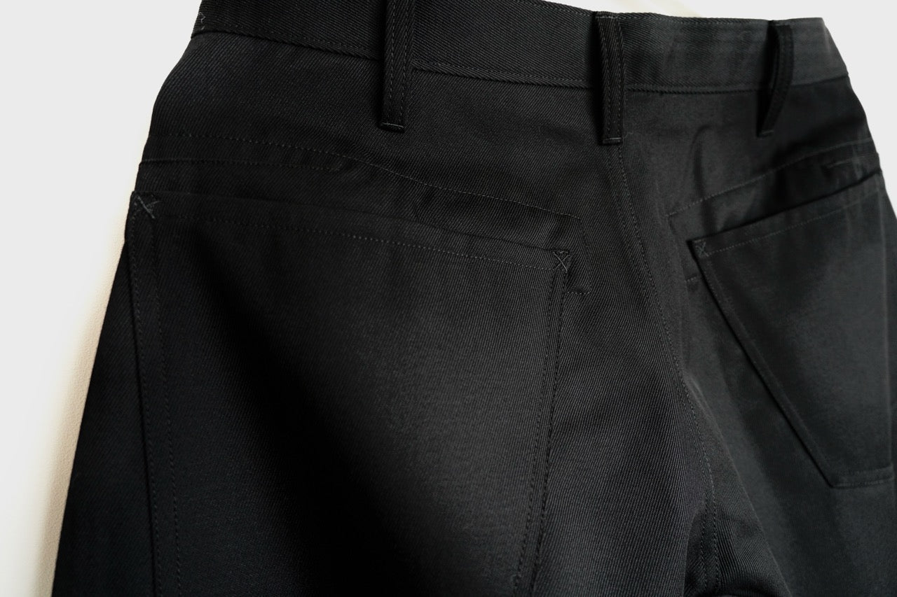 aka pants・アカ　パンツ(ウールキャバリーツイル)